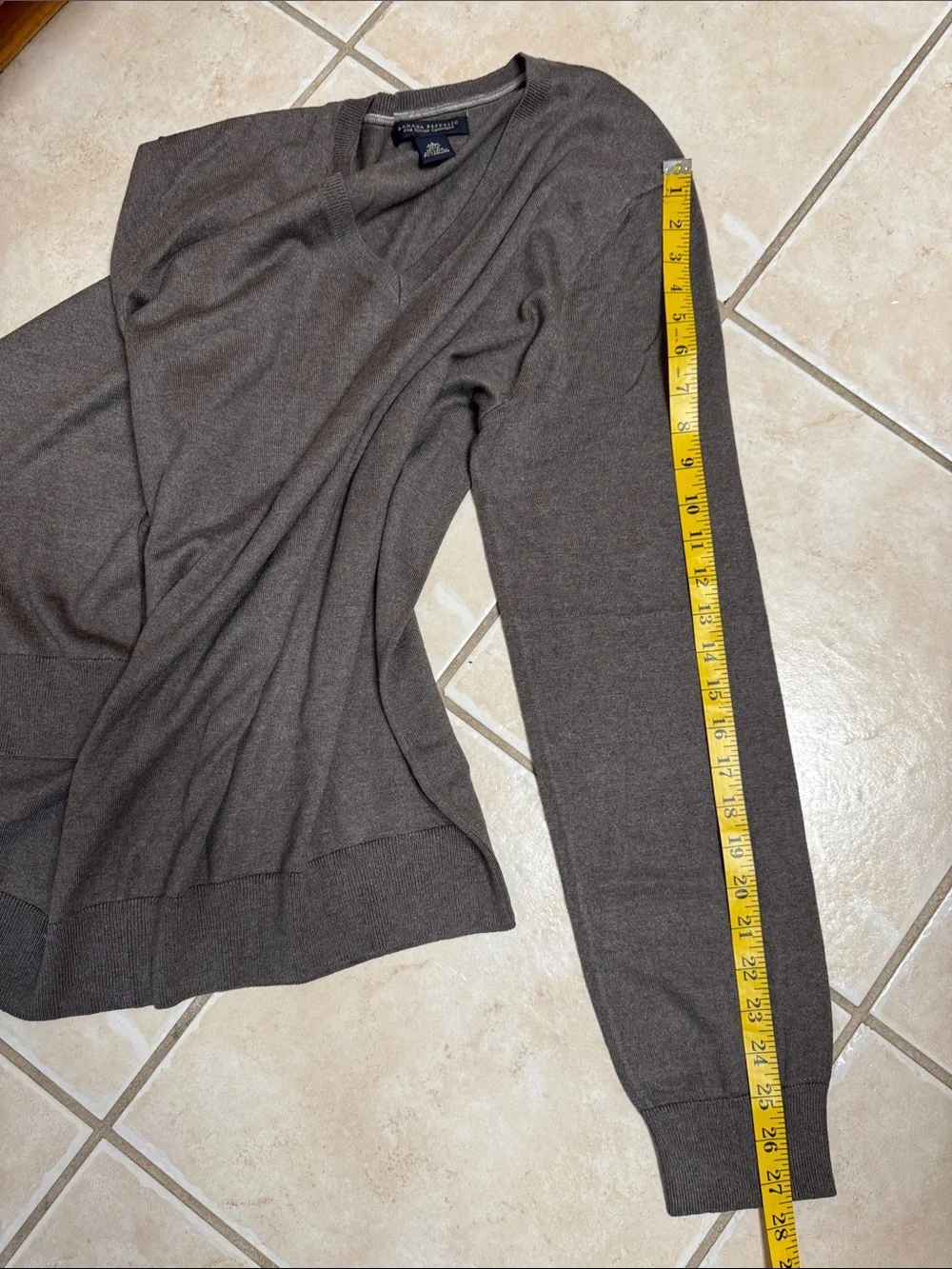 Banana Republic Men’s V-Neck Cotton-Silk-Cashmere Sweater in Dark Brown
